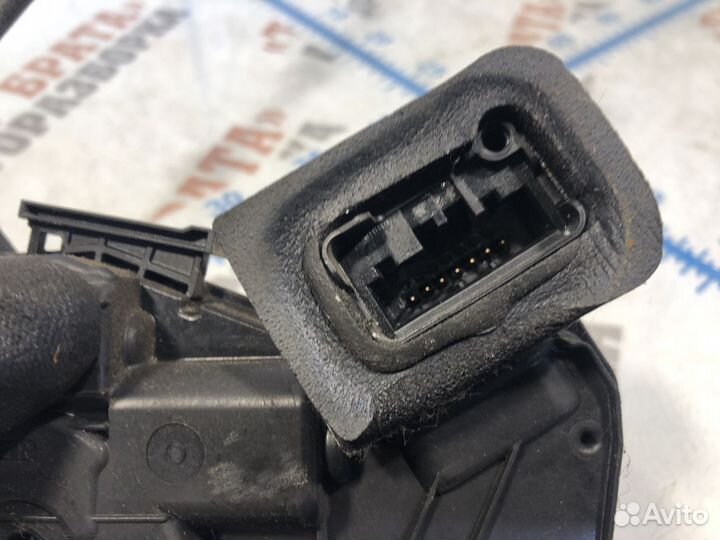 Шкода Рапид Замок задней двери Прав