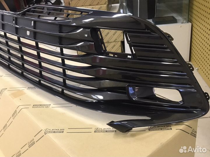 Нижняя решетка переднего бампера Toyota Camry 70