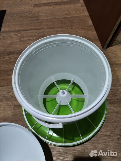 Кормушка для курей новая