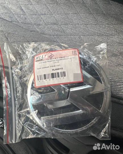 Эмблема решетки радиатора VW Jetta 6