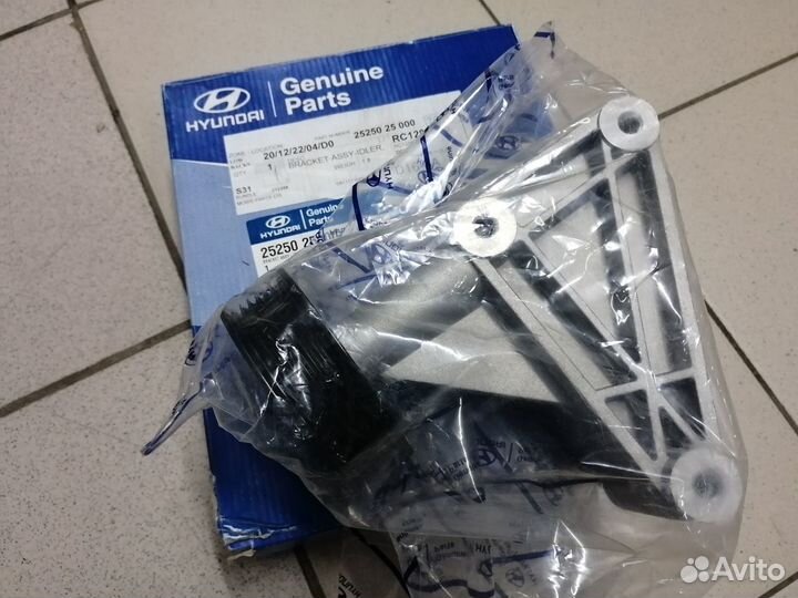 Опора с роликом приводного ремня Соната нф. Новая