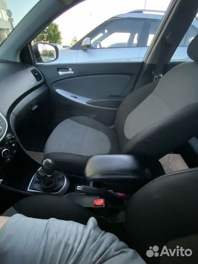 Подлокотник Hyundai Solaris 2011-2016 (48014)