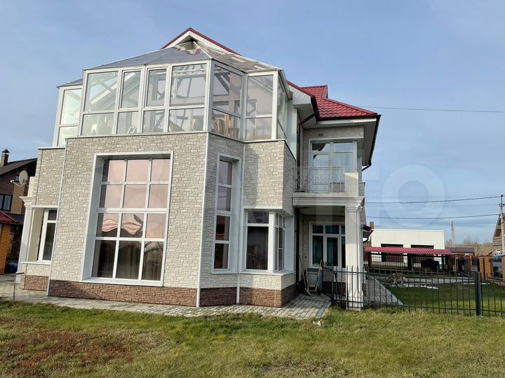 Дом 282 м² на участке 15 сот.