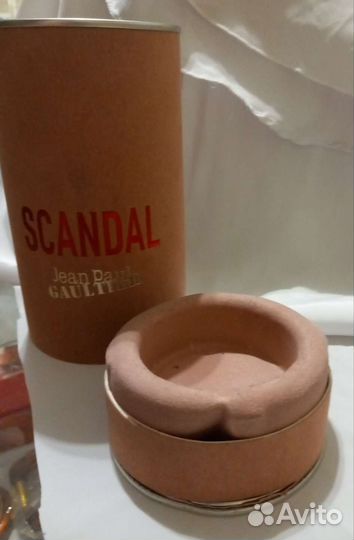 Пустые флаконы и коробка от духов