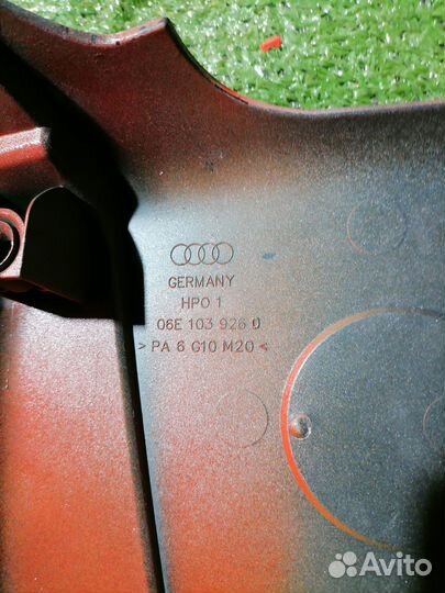 Декоративная крышка двс 06E103926D Audi A6 C6 4F2