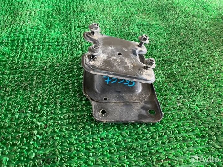 Кронштейн усилителя бампера лев. зад. Infiniti Fx3