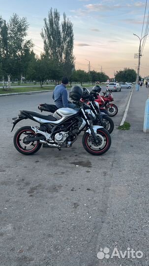 Мотоцикл Suzuki SFV 400 Gladius