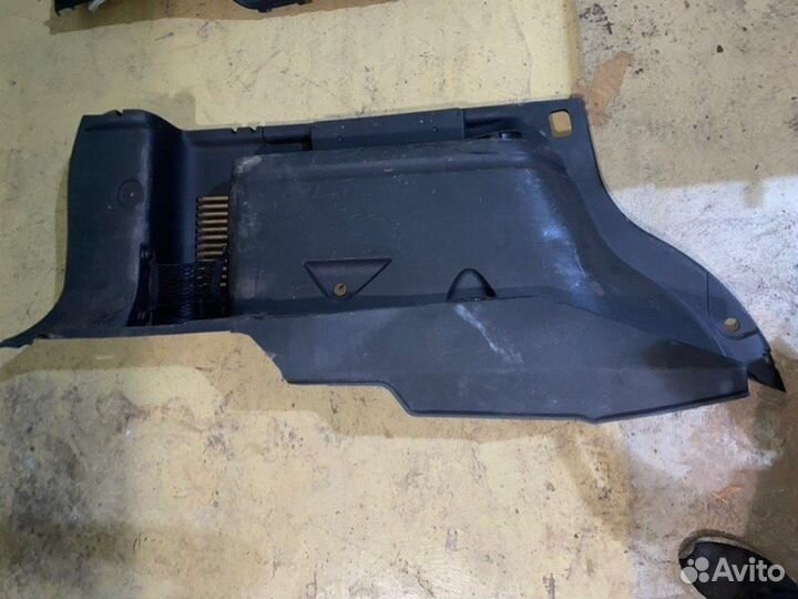 Обшивка багажника задняя левая Nissan Pathfinder