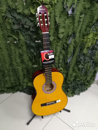 Гитара с комплектом запасных струн