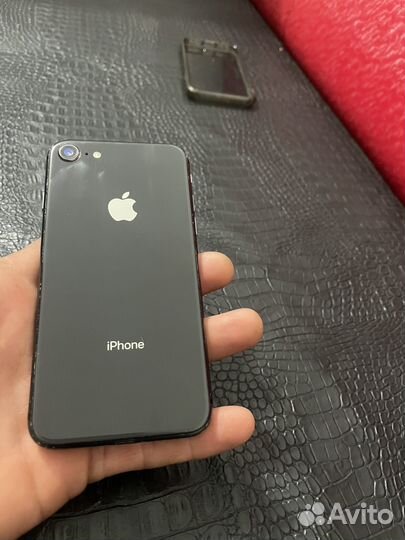 iPhone 8, 64 ГБ