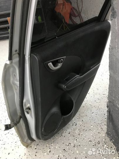 Дверь боковая задняя правая Honda fit 2