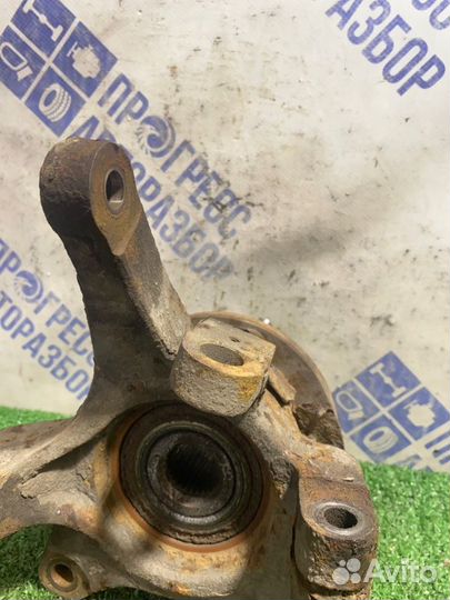 Поворотный кулак передний правый Hyundai Santa Fe