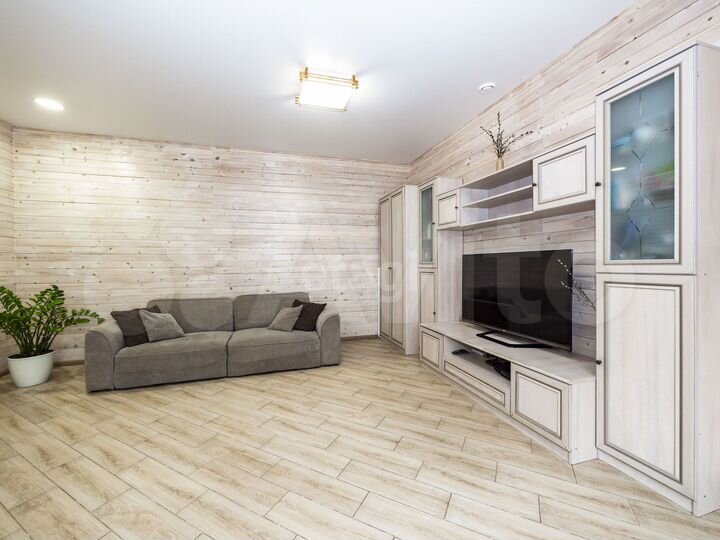 Коттедж 320 м² на участке 12 сот.