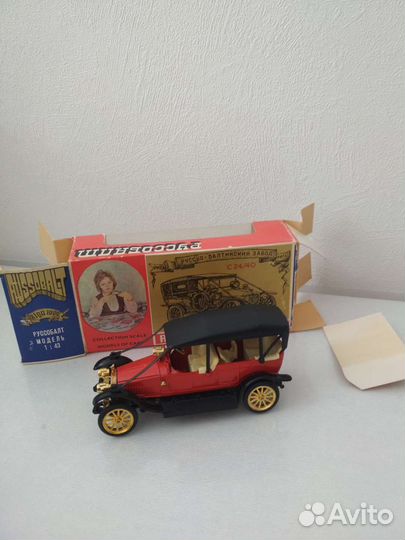 Модель автомобиля 1:43