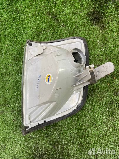 Поворотник повторитель R Mercedes W124