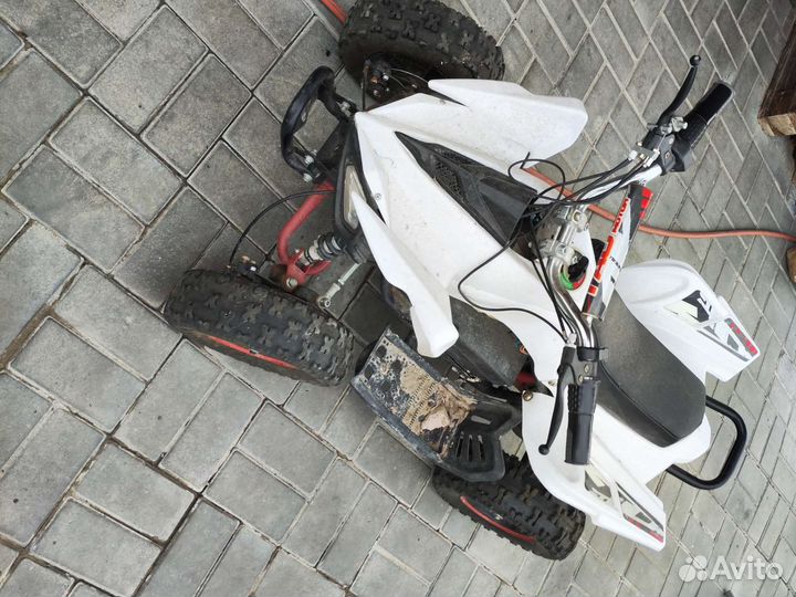 Детский квадроцикл на аккумуляторе