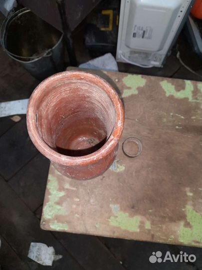 Старинный глиняный кувшин