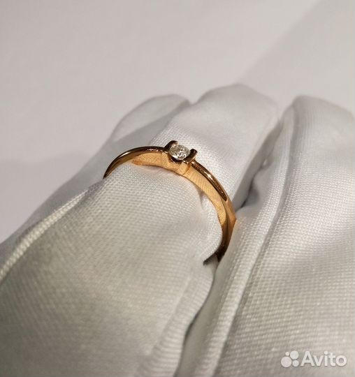 Золотое кольцо с бриллиантом 15р