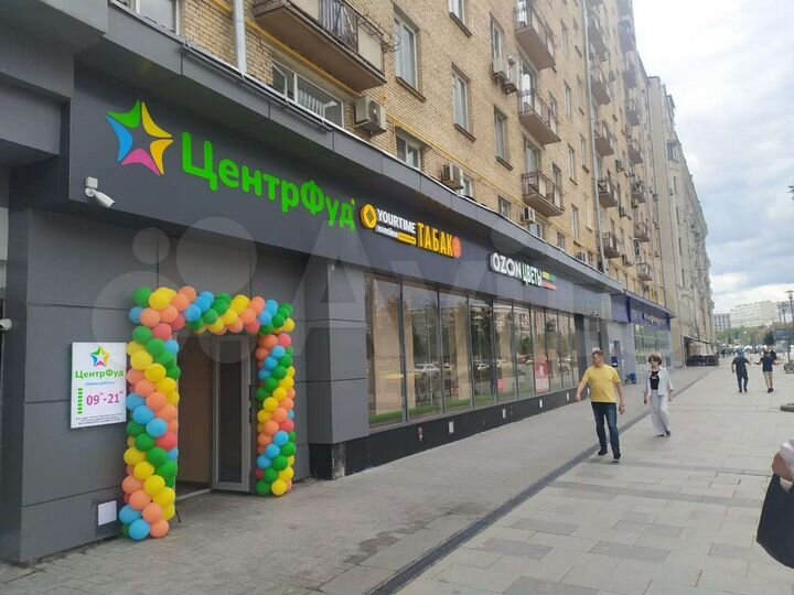 Под колбасы 10 м² у входа Гастромаркете на Садовом