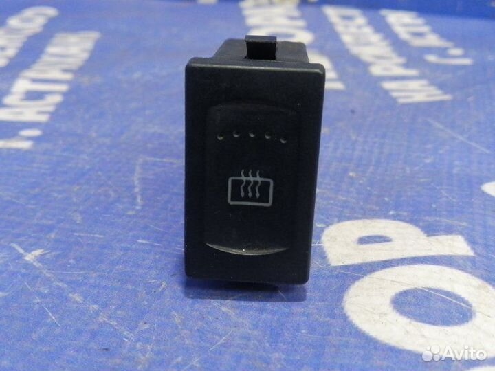 Кнопка обогрева заднего стекла Volkswagen Passat