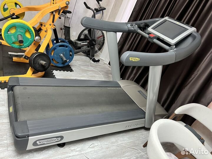 Беговая дорожка Technogym Excite run 900