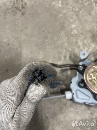 Стеклоподъемник передний правый Almera Classic