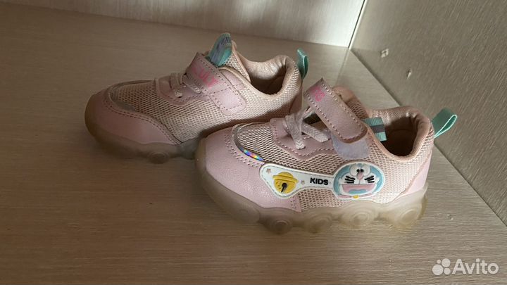 Кроссовки для девочки 26 размер