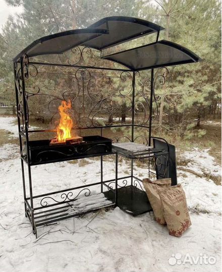 Мангал с крышей