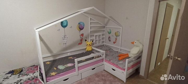 Кровать домик из массива для двоих детей