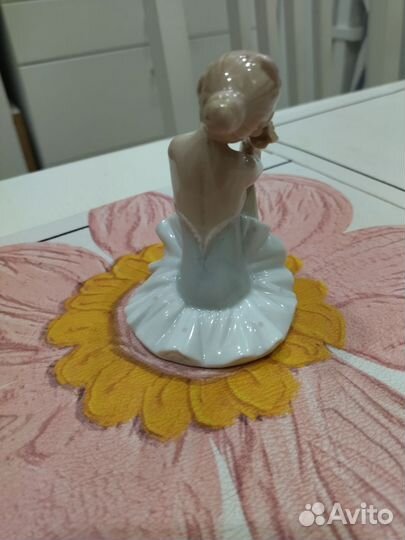 Статуэтка фарфор