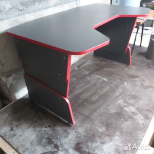 Письменный стол