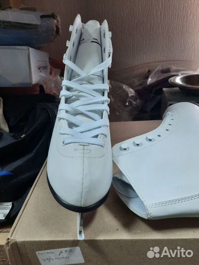 Коньки фигурные 