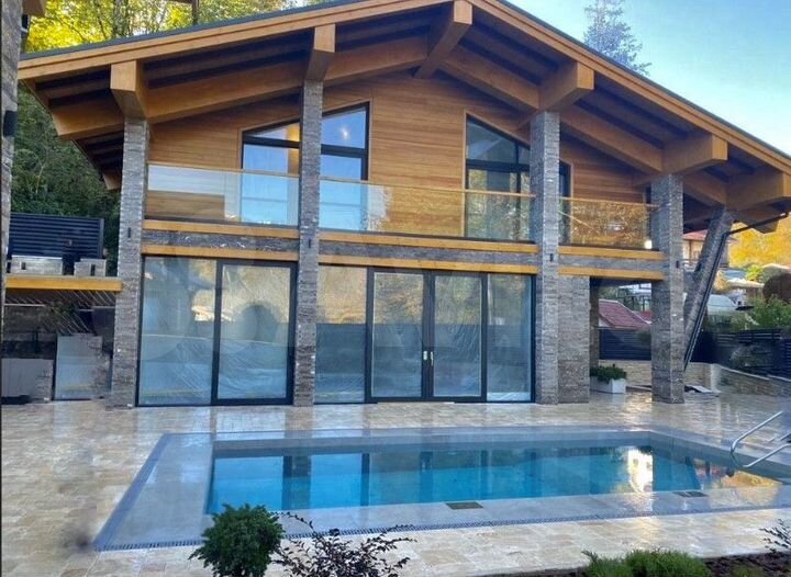 Дом 310 м² на участке 8 сот.