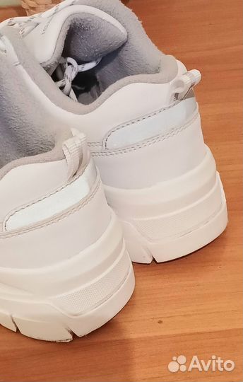 Кроссовки утепленные