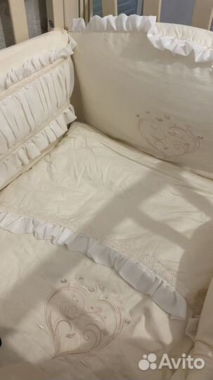 Деревянная фабричная кроватка для ребенка