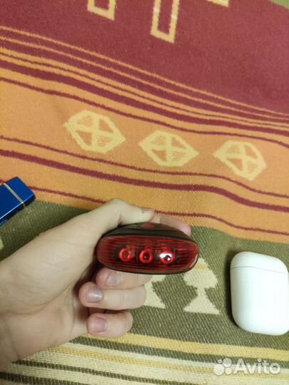 Air pods, зажигалка и фонарик