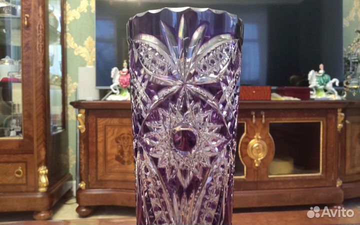 Ваза хрустальная для цветов марганцевая