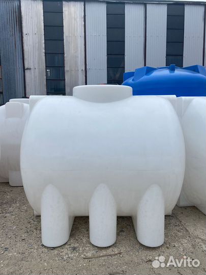 Емкость под воду пластиковая от завода