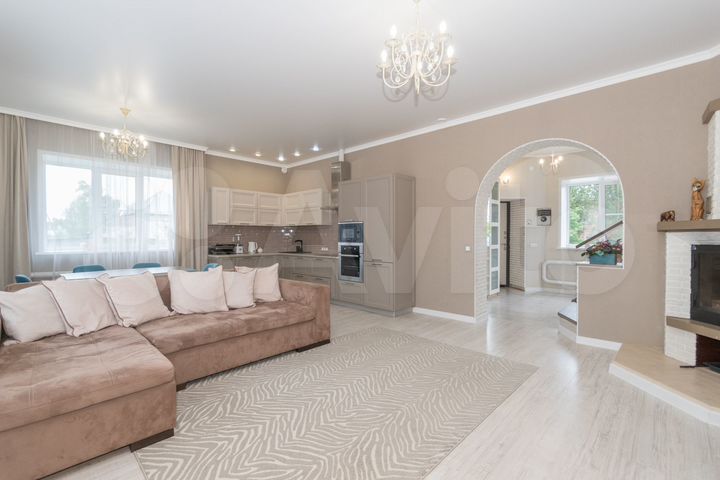 Коттедж 183 м² на участке 7 сот.