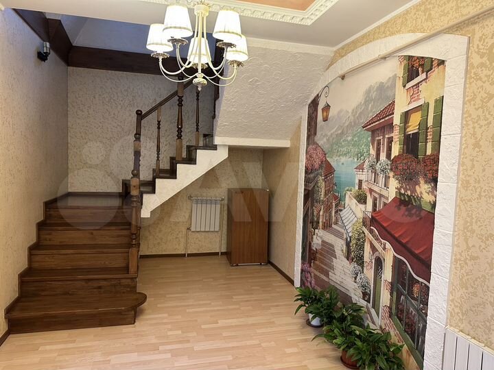 Дом 200 м² на участке 8 сот.