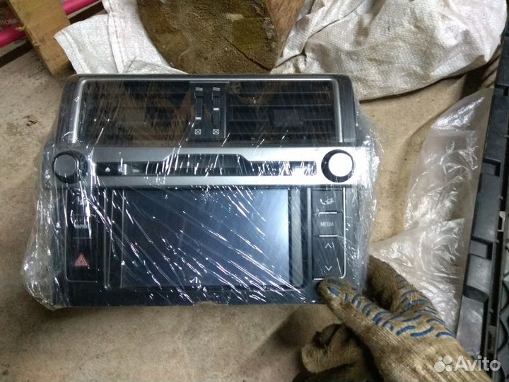 Дисплей на Toyota LC Prado 150