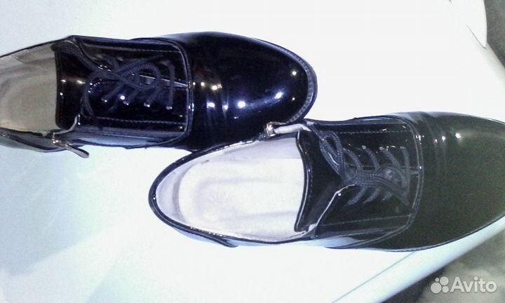 Лакированные ботинки