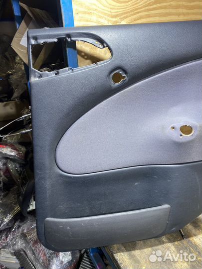 Обшивка задней правой двери Октавия Тур 79087
