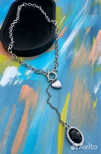 Стильный чокер с подвеской