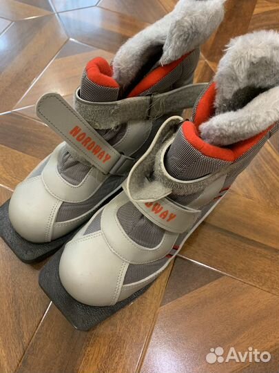 Лыжные ботинки