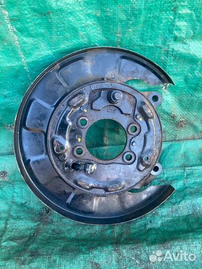 Щит опорный задний левый Hyundai Getz 2002-2010