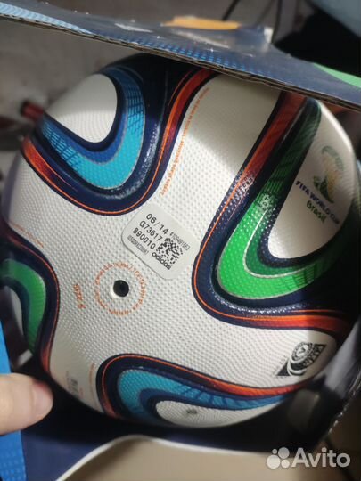 Футбольный мяч adidas brazuca 2014 оригинал