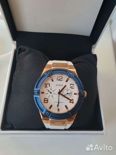 Часы guess