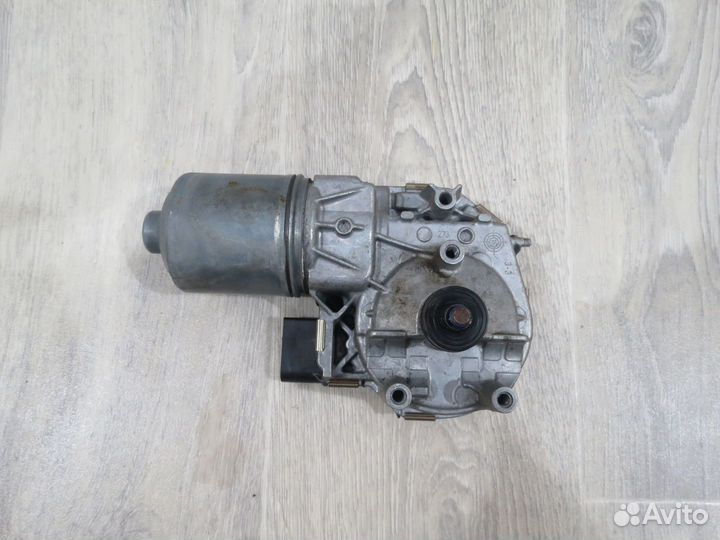 Моторчик стеклоочистителя передний Audi Q7 4M