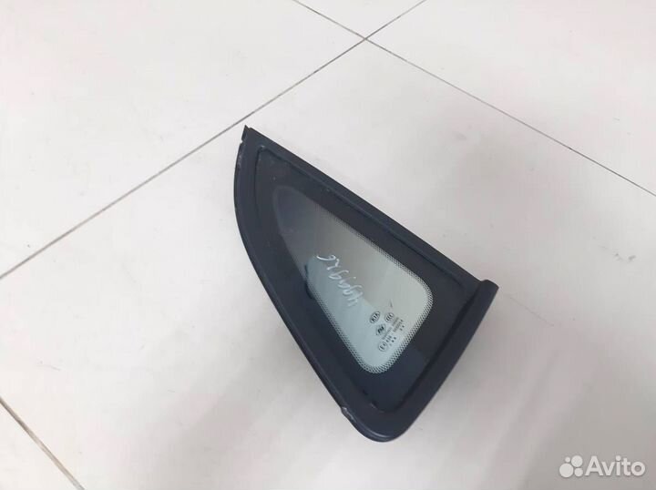 Стекло кузовное глухое правое Kia Rio 3 UB 2011-20